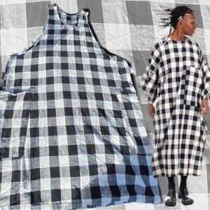 69US Big Pocket Sleeveless Dress
One Size Fits Most. EUC UNISEX MADE IN USA